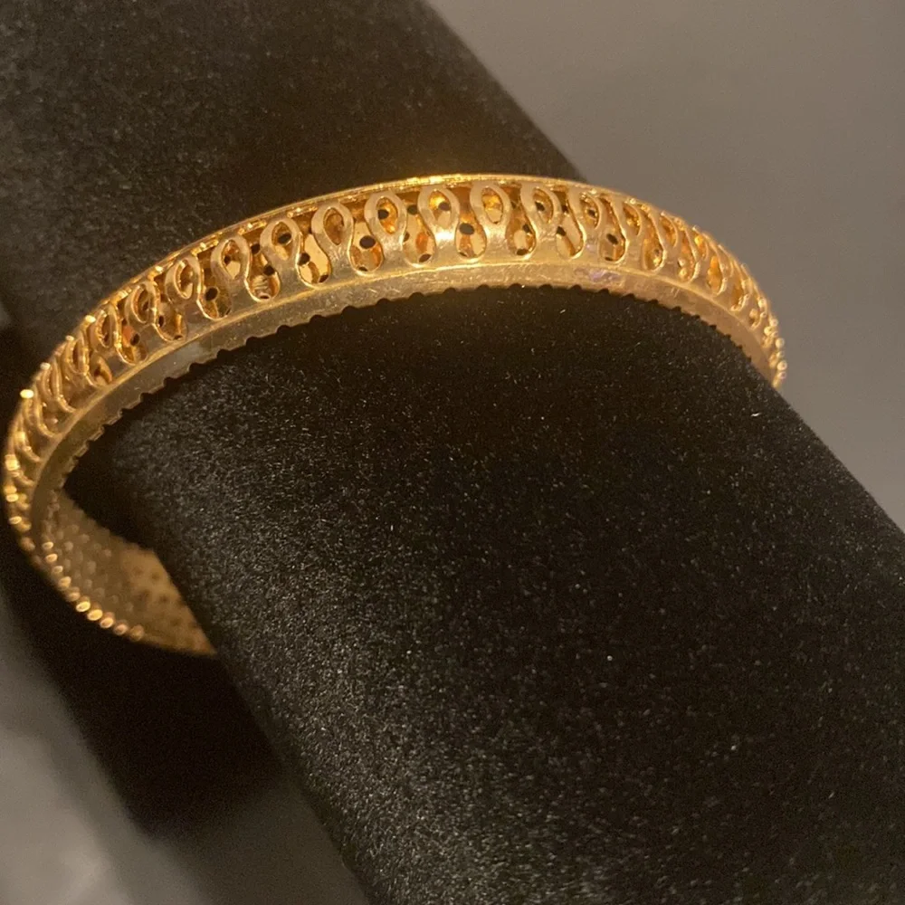 N/A elegant gold